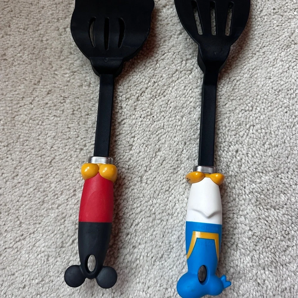 Disney fun spatula